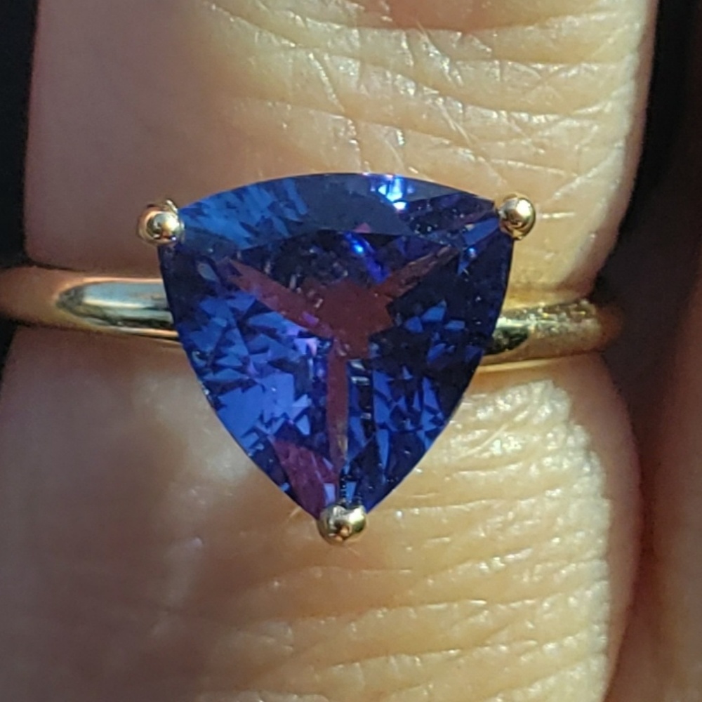 Natural tanzanite